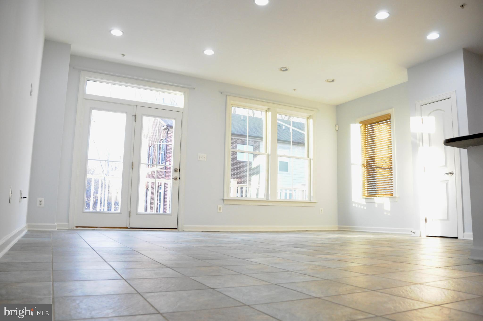 336 Grand Street Gaithersburg, MD 20878 - Photo 15 of 28 Kitchen / Dinning Area