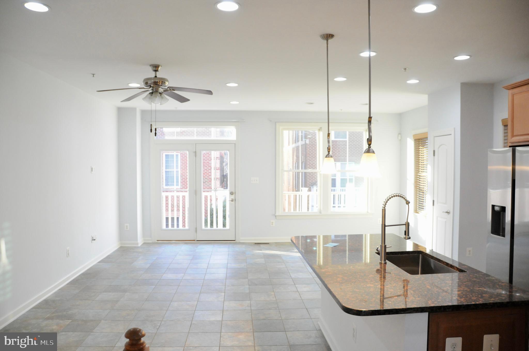 336 Grand Street Gaithersburg, MD 20878 - Photo 16 of 28 Kitchen /Small terrace