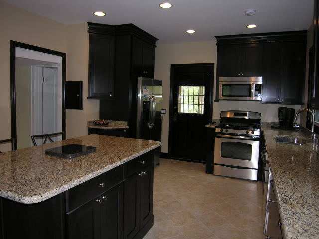 1345 Yorkshire Road Grosse Pointe, MI 48230 - Photo 4 of 16 31057462-3.JPG