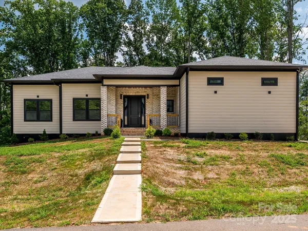 $500,000 | 2004 Pln Fld Drive, Bessemer City, NC 28016