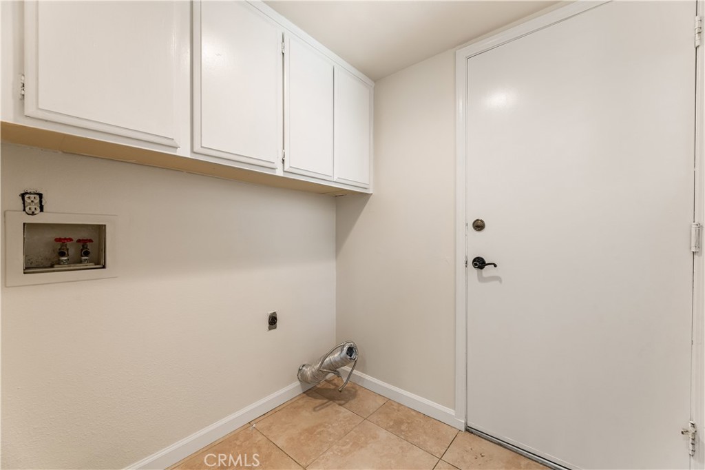 12065 Shadow Glen Lane Porter Ranch, CA 91326 - Photo 14 of 46 Laundry