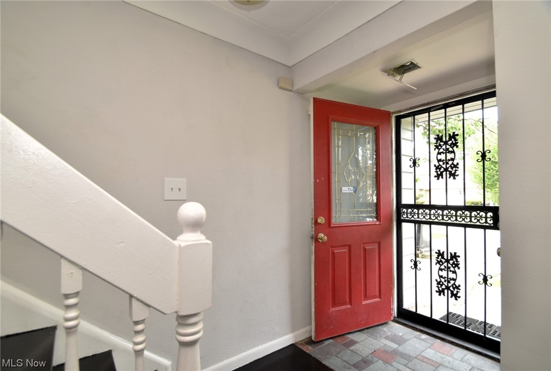 2431 Milton Road Cleveland, OH 44118 - Photo 2 of 35