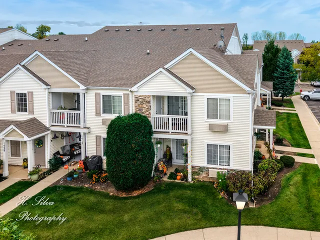 $224,900 | 1431 Silverstone Drive, Unit 1431, Carpentersville, IL 60110