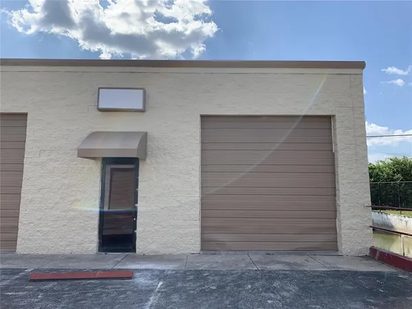 a outdoor view of entrance