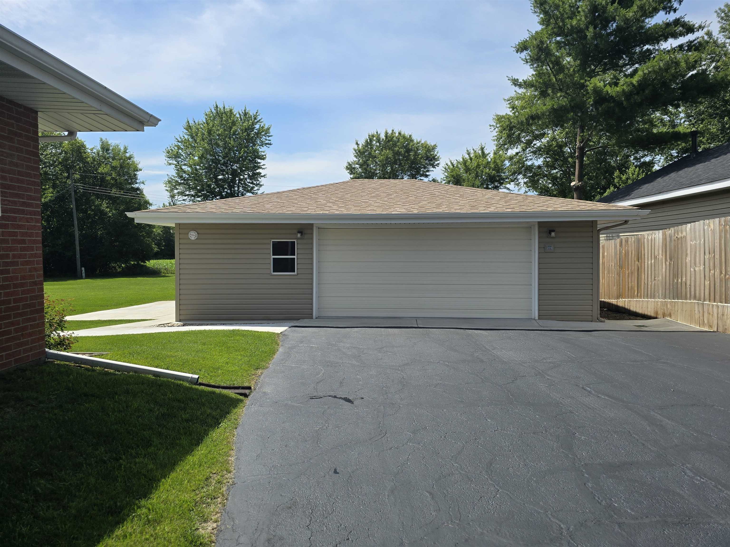 4850 Fielding Road Rockford, IL 61102 - Photo 6 of 52