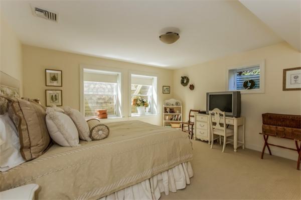 88 Deerfield Road Needham, MA 02492 - Photo 15 of 21 Gallery Image 15