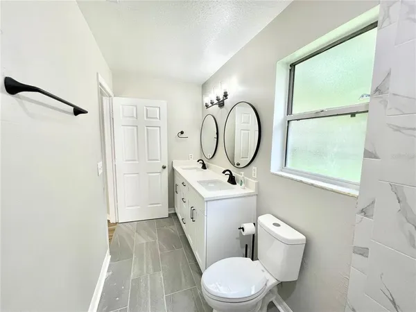 $2,750 | 3648 Northwest 7th Place, Gainesville, FL 32607