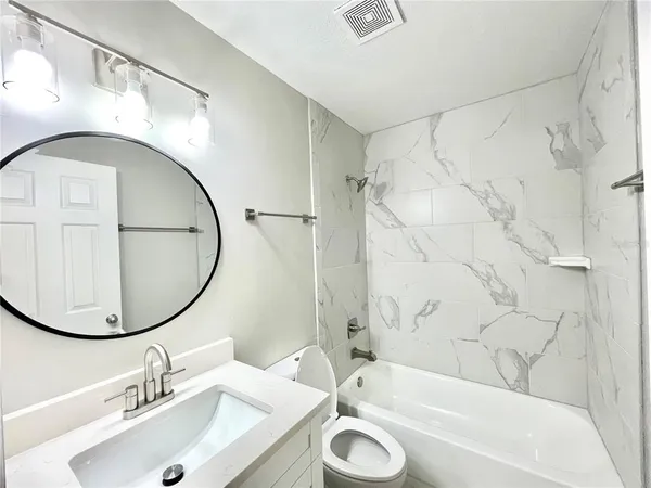 $2,750 | 3648 Northwest 7th Place, Gainesville, FL 32607