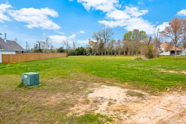 $64,000 | 919 Northlake Ct Lake, Lake Charles, LA 70611