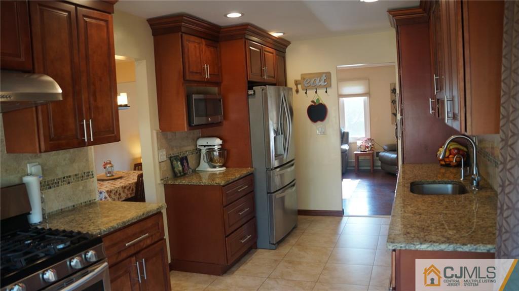 17 Brian Road Edison, NJ 08817 - Photo 12 of 22 Gallery Image 12