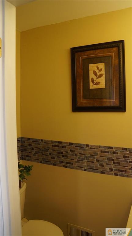 17 Brian Road Edison, NJ 08817 - Photo 8 of 22 Gallery Image 8