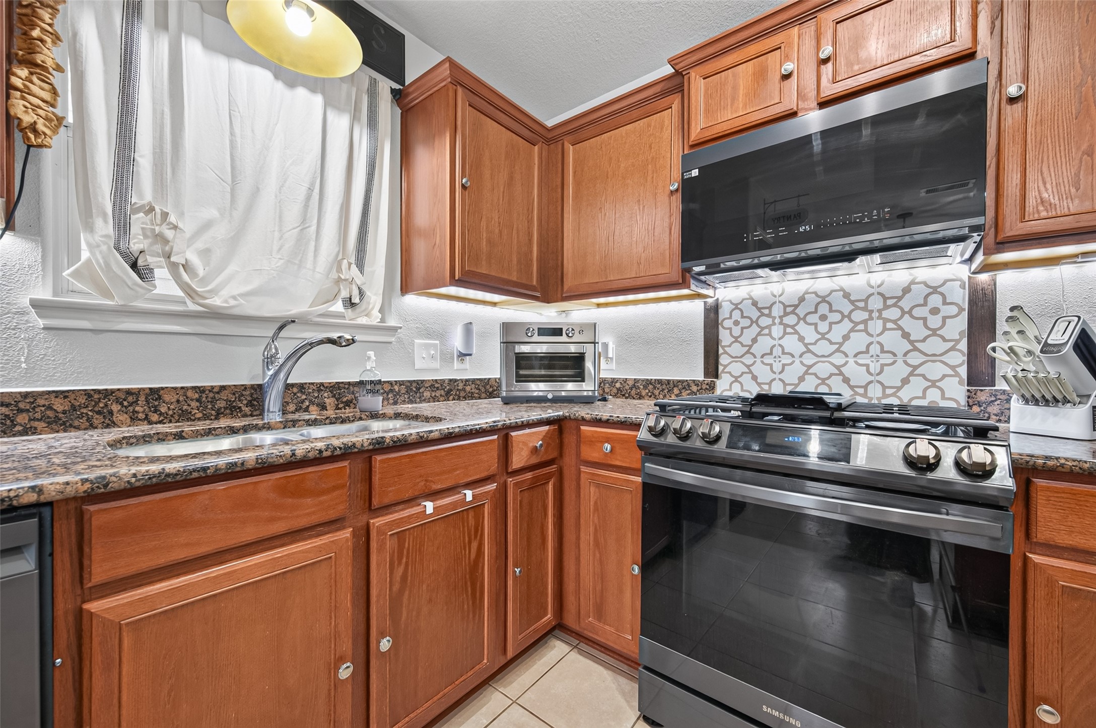 902 Marigold Road Baytown, TX 77521 - Photo 19 of 43