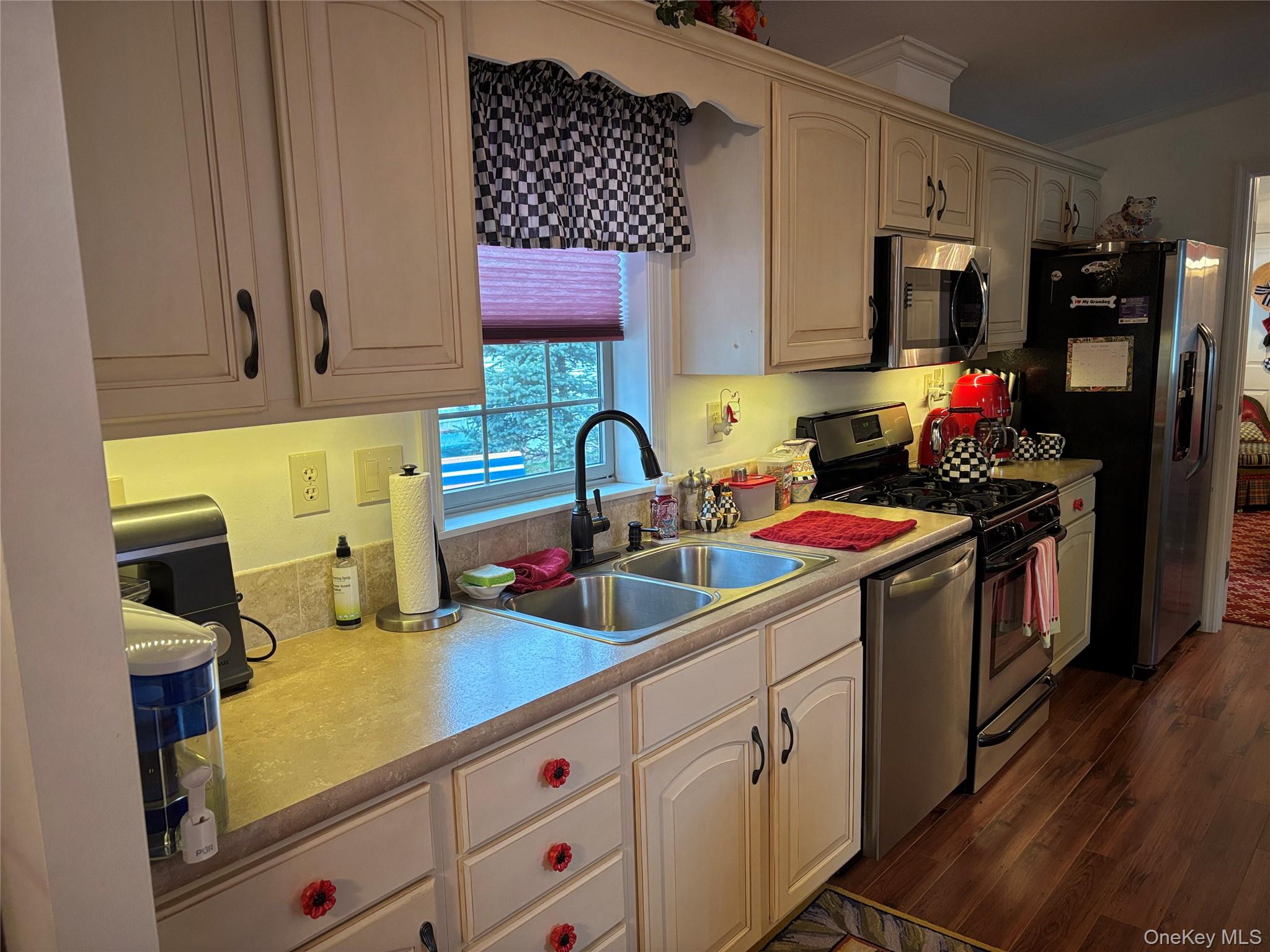 1661 Old Country Road, Unit 319 Riverhead, NY 11901 - Photo 8 of 19