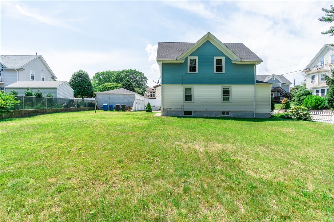 28 Winthrop Street Cranston, RI 02910 - Photo 2 of 9