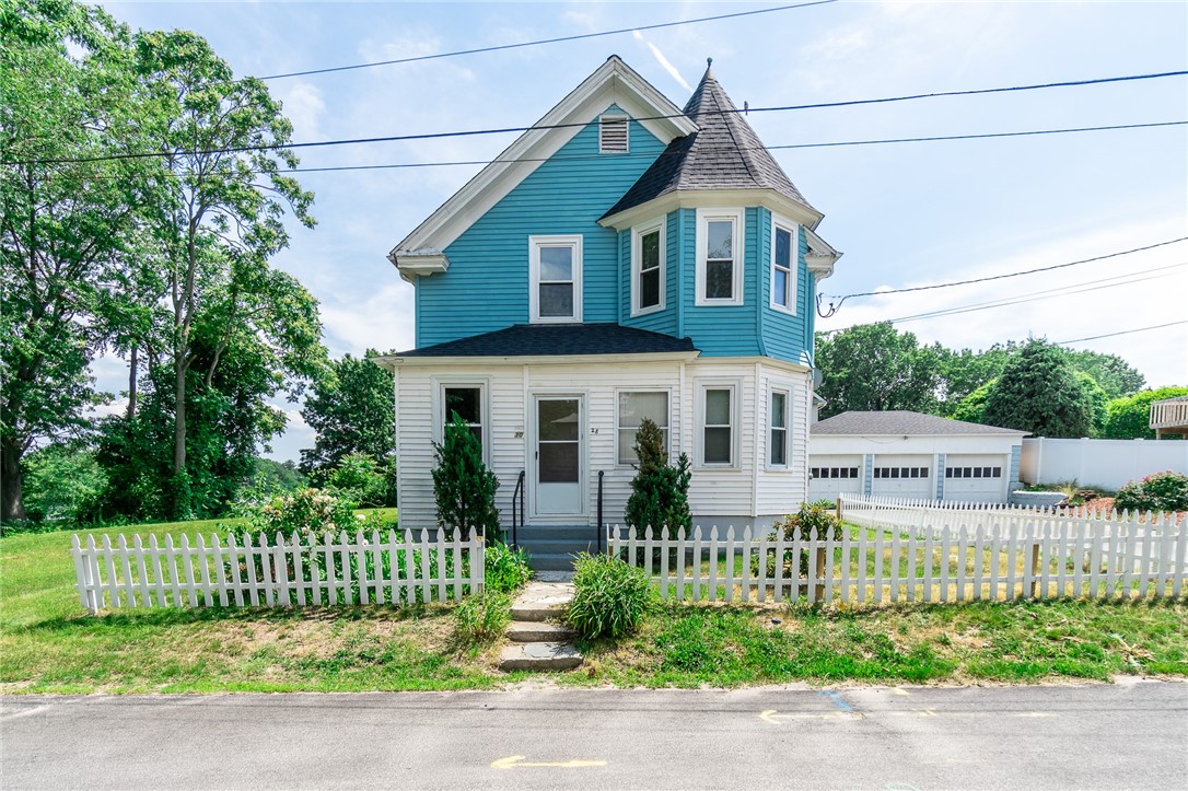 28 Winthrop Street Cranston, RI 02910 - Photo 3 of 9