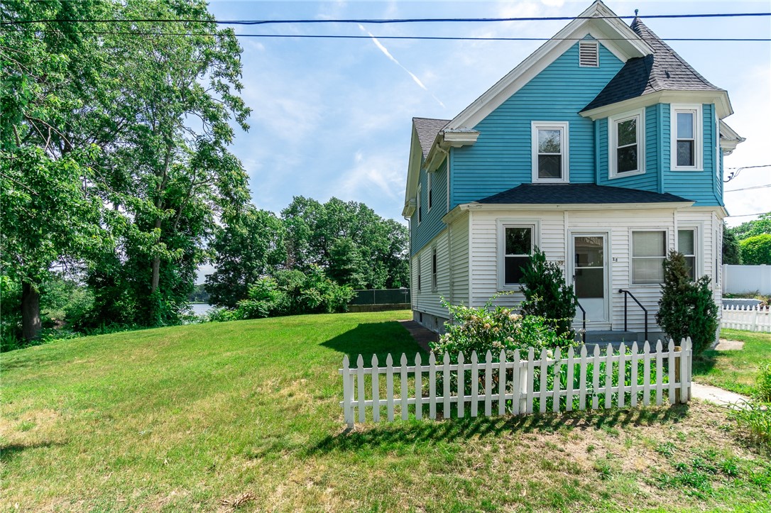 28 Winthrop Street Cranston, RI 02910 - Photo 9 of 9