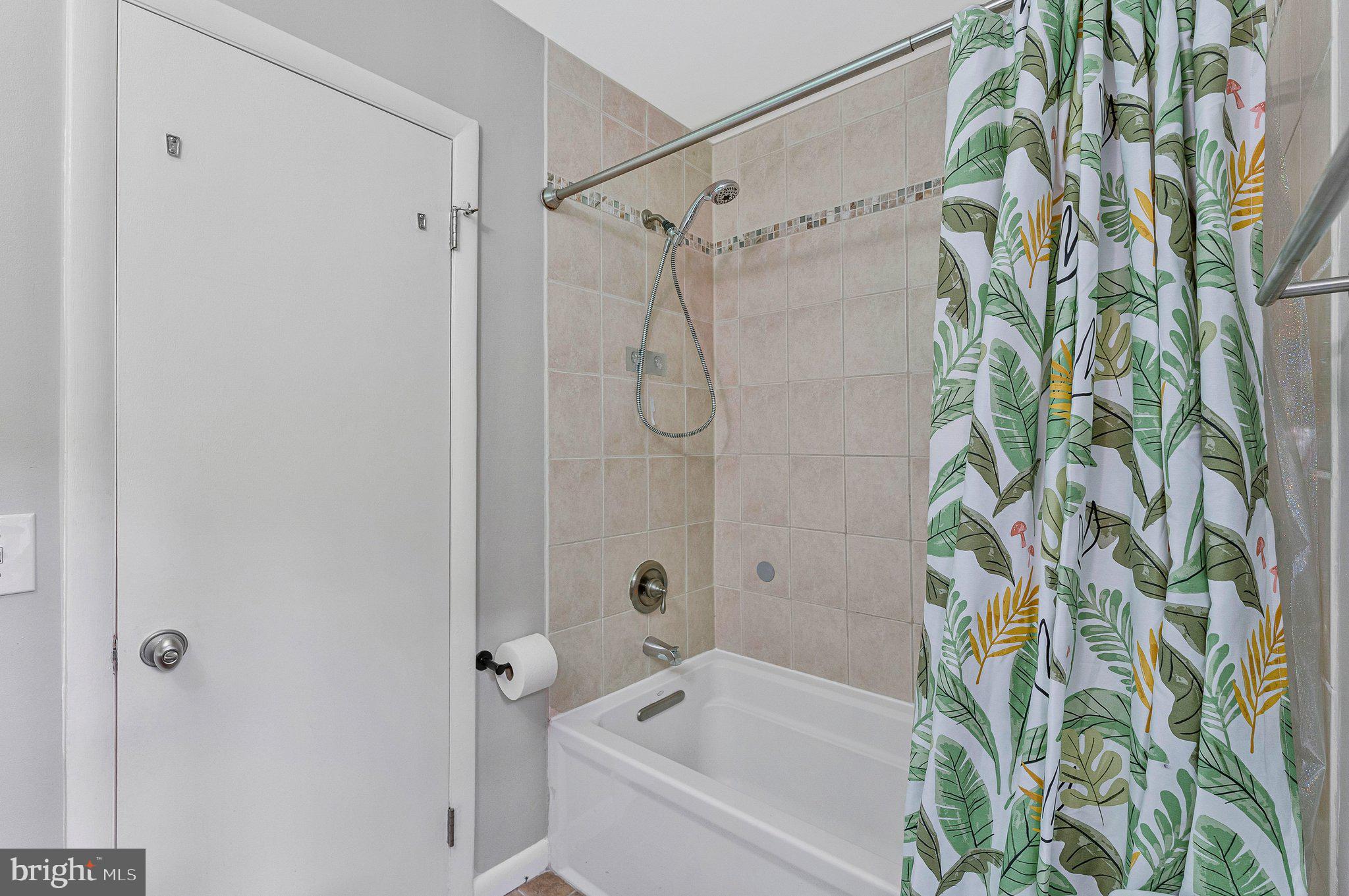 2347 Millennium Lane Reston, VA 20191 - Photo 29 of 47 Tropical vibes in a serene bath.