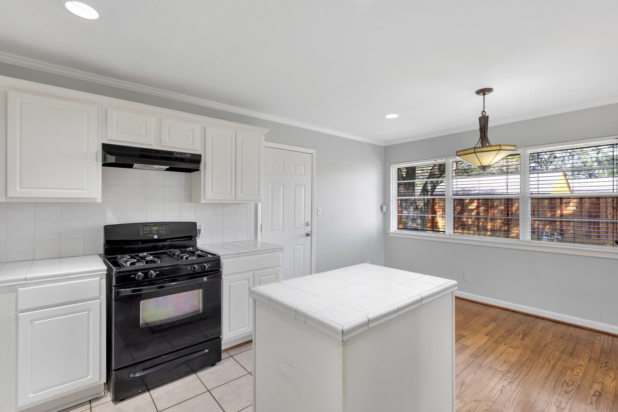 4750 Sanford Road Houston, TX 77035 - Photo 7 of 15