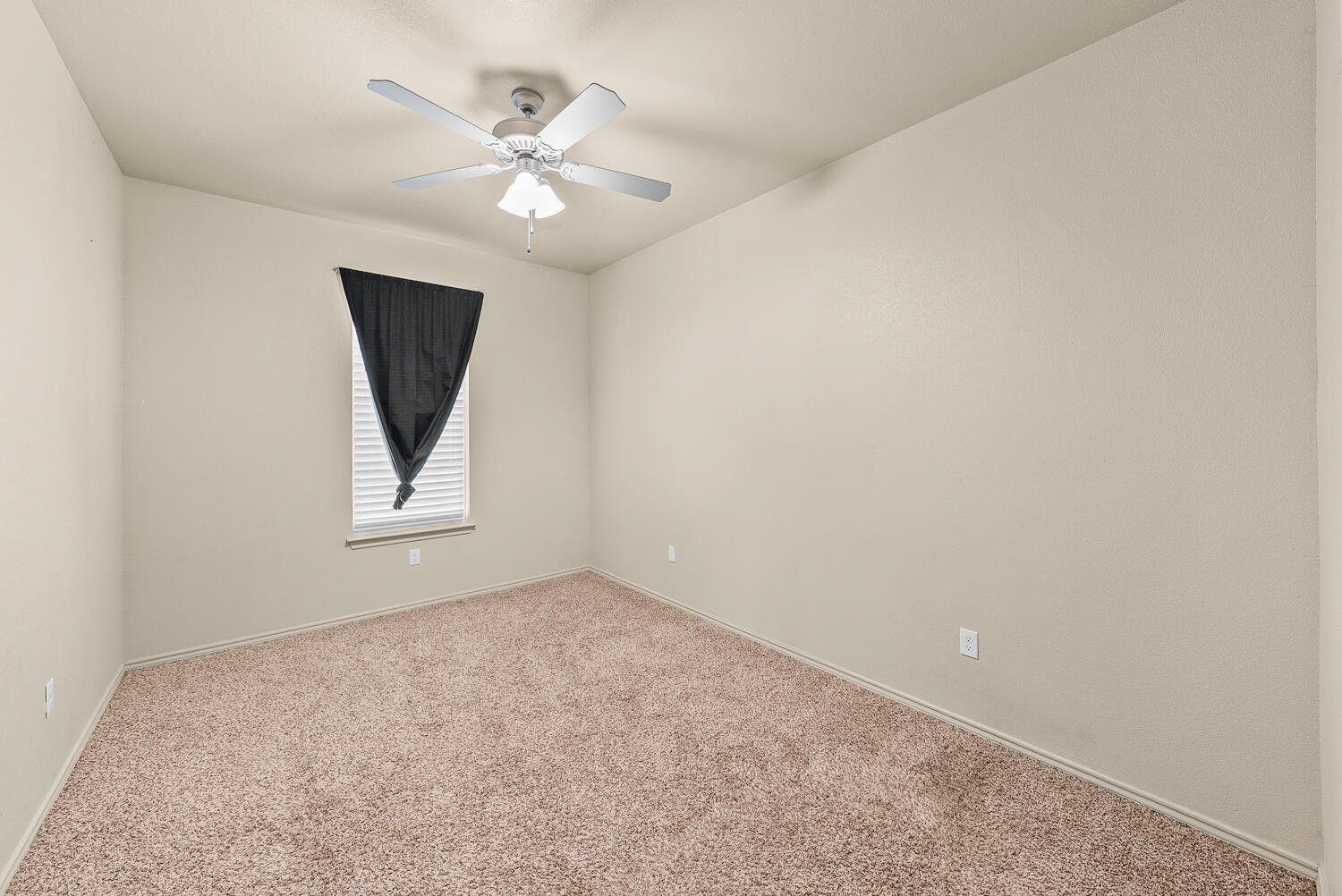 2128 10th Street Lubbock, TX 79401 - Photo 15 of 23 an empty room with a window