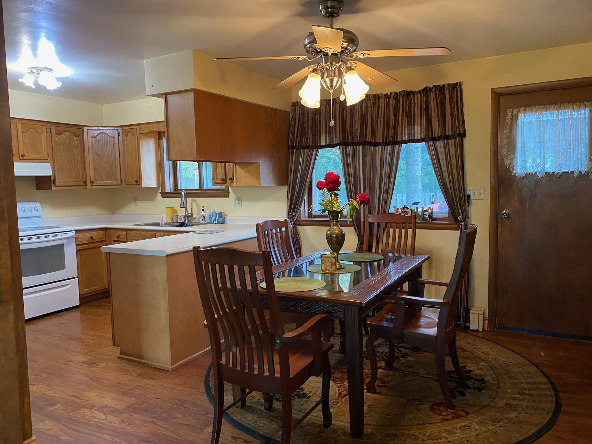 649 Gerard Street Elkhorn, WI 53121 - Photo 6 of 16 Kitchen that shines