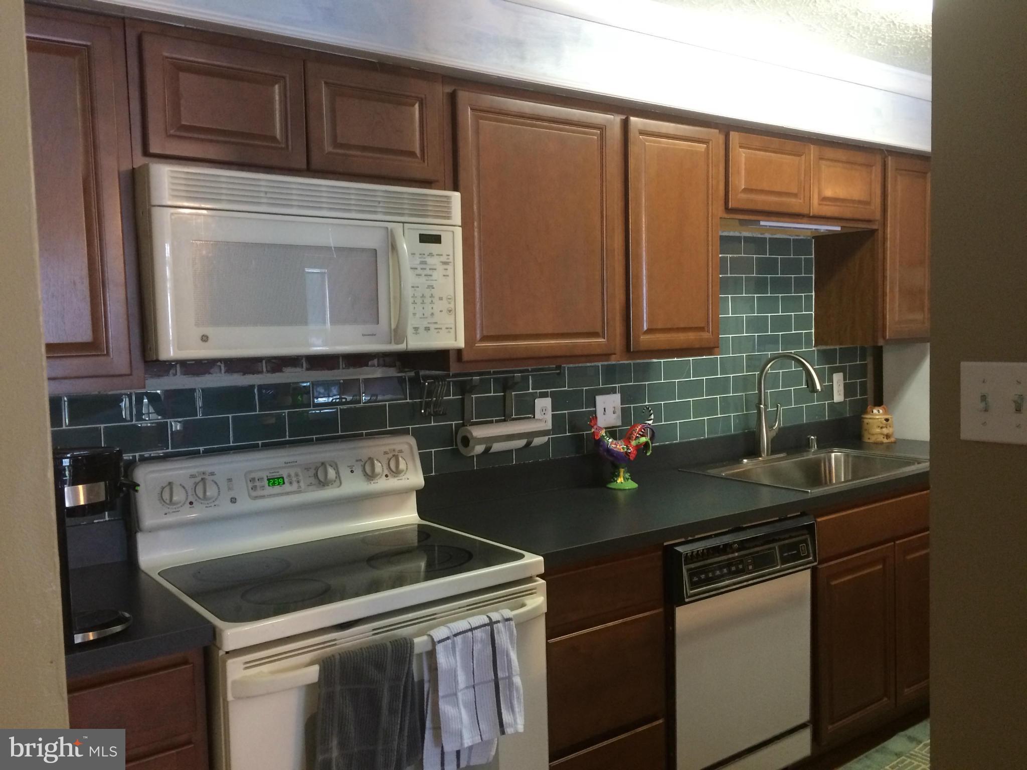 633 Deering Road, Unit 2E Pasadena, MD 21122 - Photo 3 of 22 Kitchen