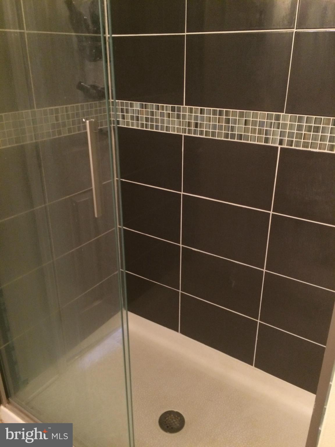 633 Deering Road, Unit 2E Pasadena, MD 21122 - Photo 9 of 22 Bath (Master)