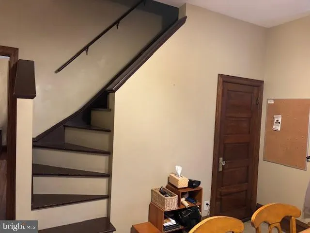 a bathroom with a toilet