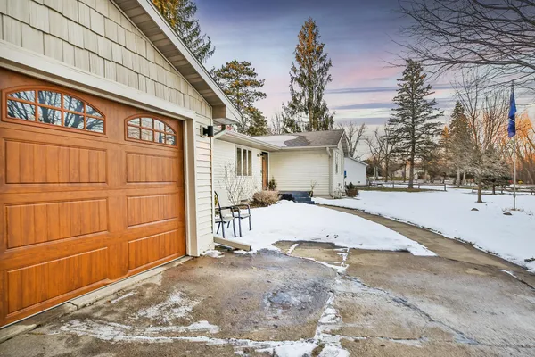 $385,735 | 303 24th Street Northwest, Austin, MN 55912
