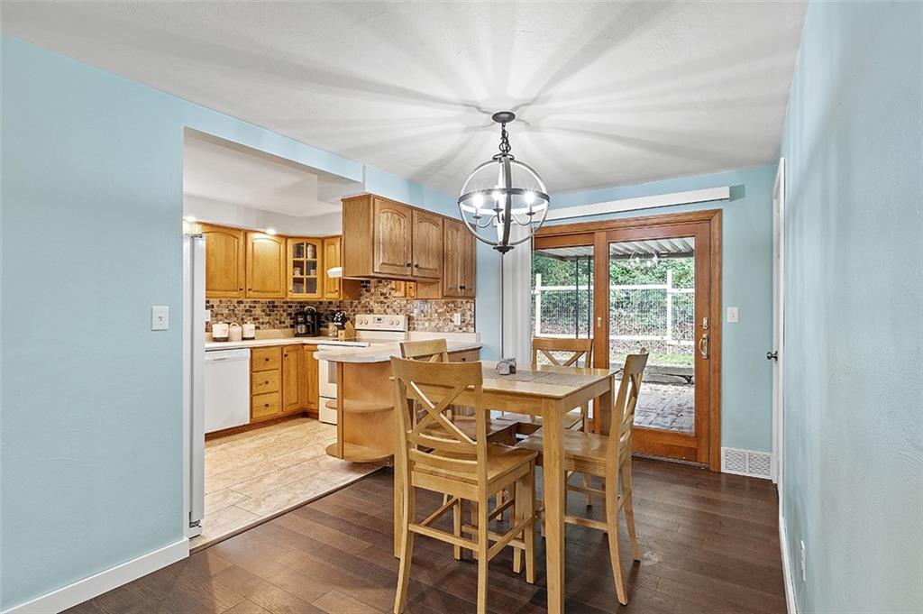 881 Colonial Manor Road Irwin, PA 15642 - Photo 12 of 25