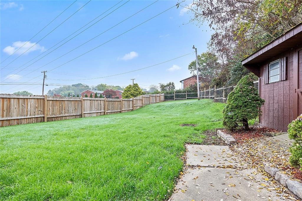 881 Colonial Manor Road Irwin, PA 15642 - Photo 15 of 25