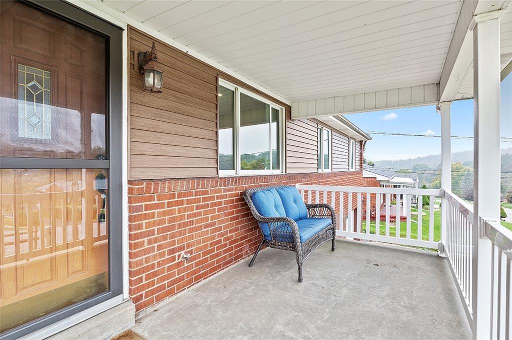 881 Colonial Manor Road Irwin, PA 15642 - Photo 4 of 25