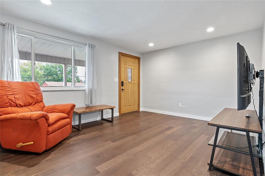 881 Colonial Manor Road Irwin, PA 15642 - Photo 5 of 25