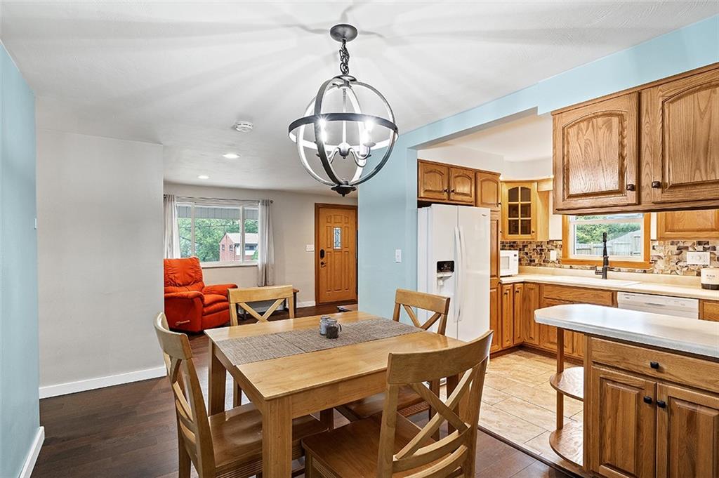 881 Colonial Manor Road Irwin, PA 15642 - Photo 8 of 25