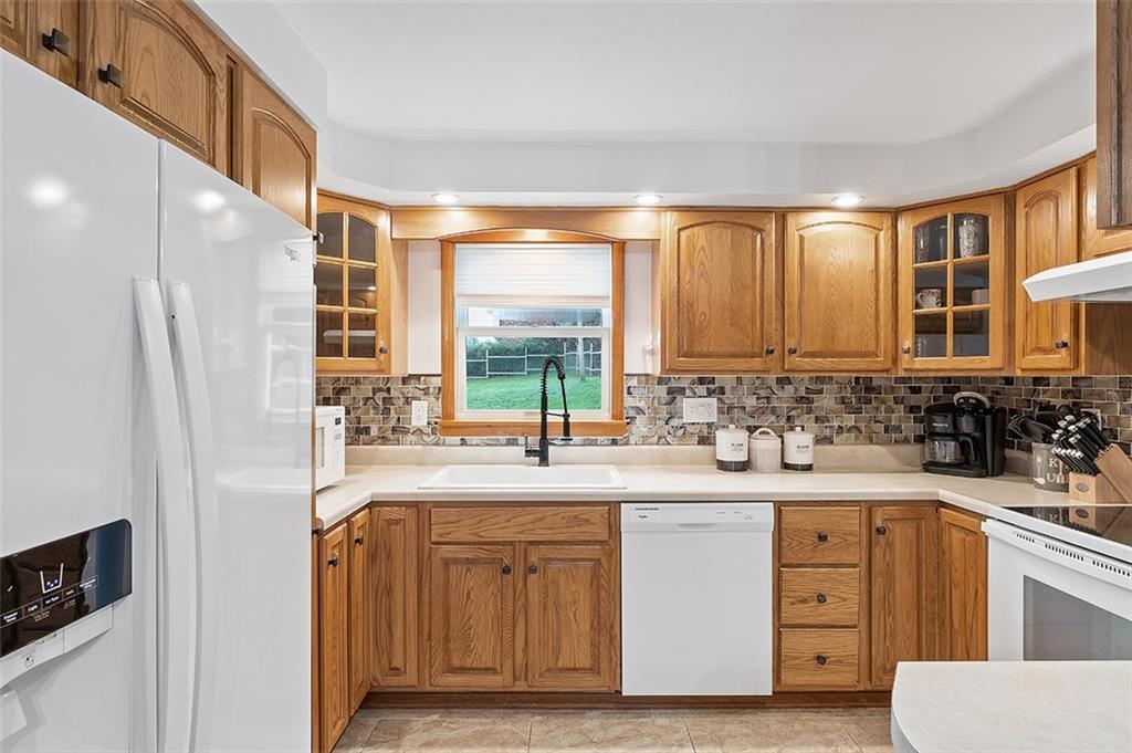 881 Colonial Manor Road Irwin, PA 15642 - Photo 10 of 25