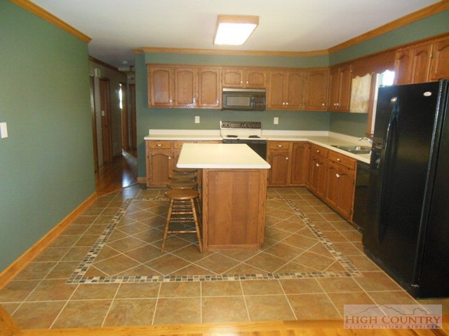 87 Edmonds Road Ennice, NC 28623 - Photo 9 of 16 Gallery Image 9
