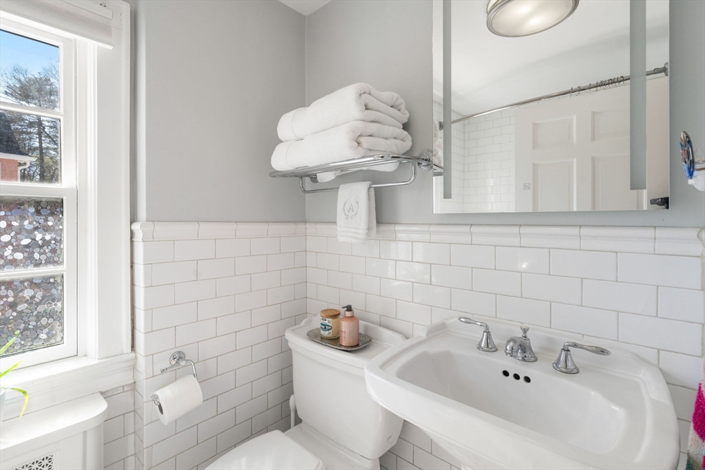 11 Maurice Road Wellesley, MA 02482 - Photo 17 of 29