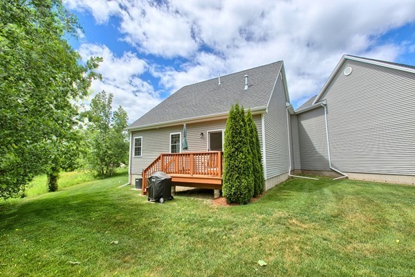 159 Allen Road, Unit 28 Billerica, MA 01821 - Photo 23 of 28 a house view with a garden space