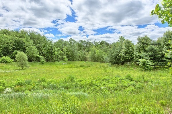159 Allen Road, Unit 28 Billerica, MA 01821 - Photo 26 of 28 a view of a big yard with lots of green space