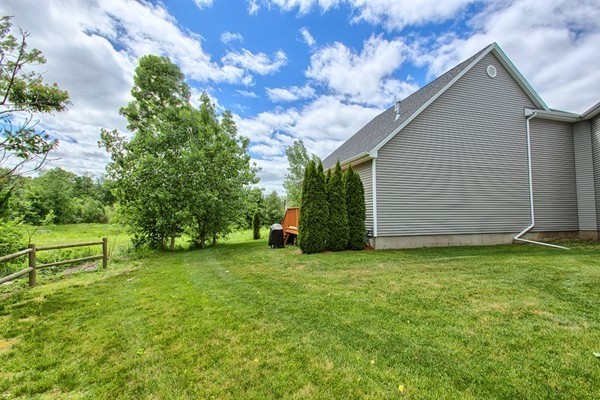 159 Allen Road, Unit 28 Billerica, MA 01821 - Photo 27 of 28 a view of a backyard with a garden