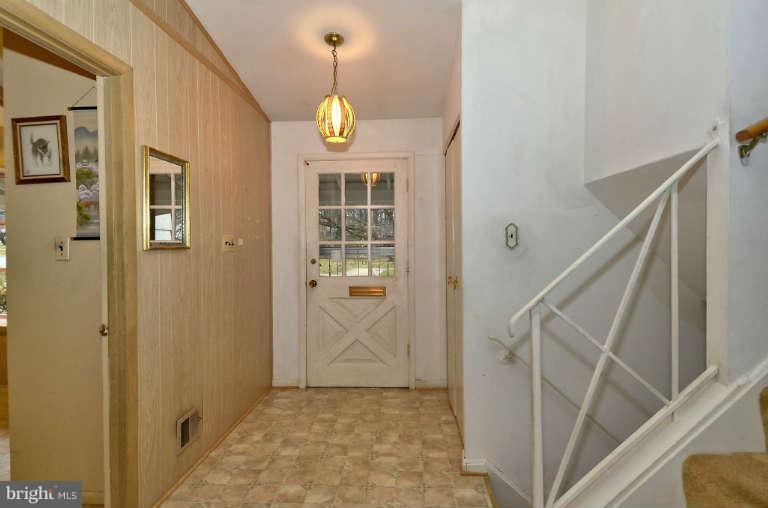 11702 Fulham Street Silver Spring, MD 20902 - Photo 5 of 30 Entry Foyer