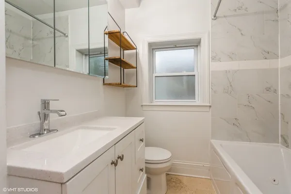 $2,800 | 6427 North Albany Avenue, Unit 3, Chicago, IL 60645