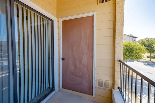 $1,001 | 12800 Center Lake Drive, Unit 132, Austin, TX 78753