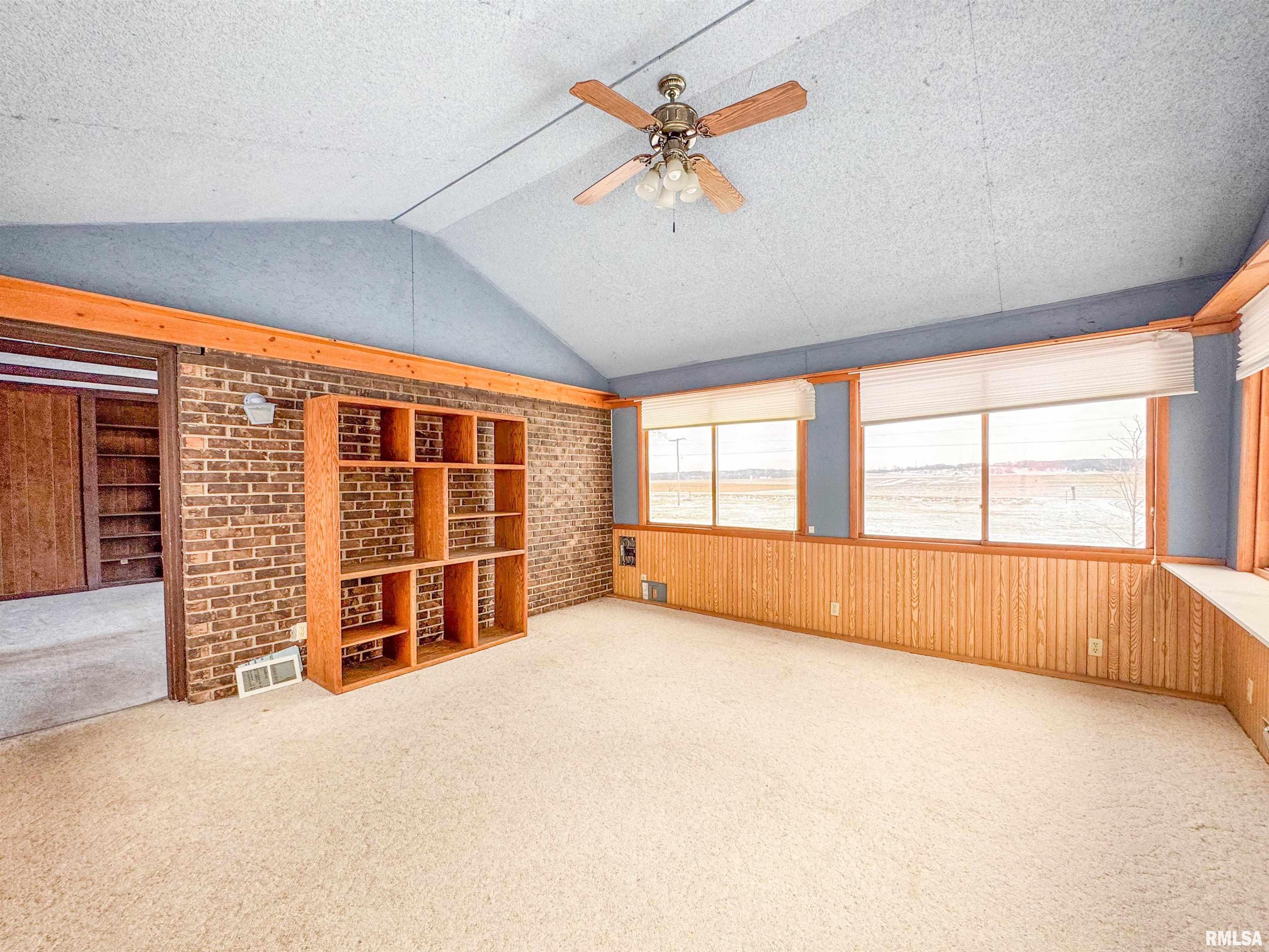 1425 Spring Bay Road East Peoria, IL 61611 - Photo 8 of 67 Gallery Image 8