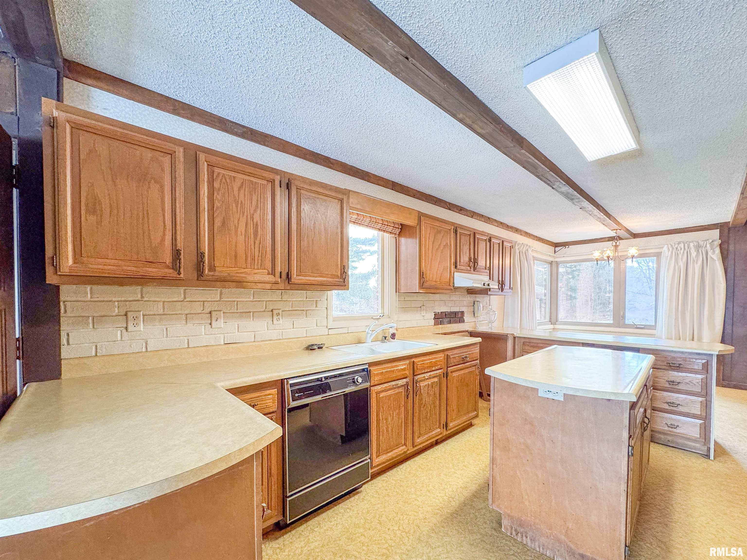1425 Spring Bay Road East Peoria, IL 61611 - Photo 9 of 67 Gallery Image 9