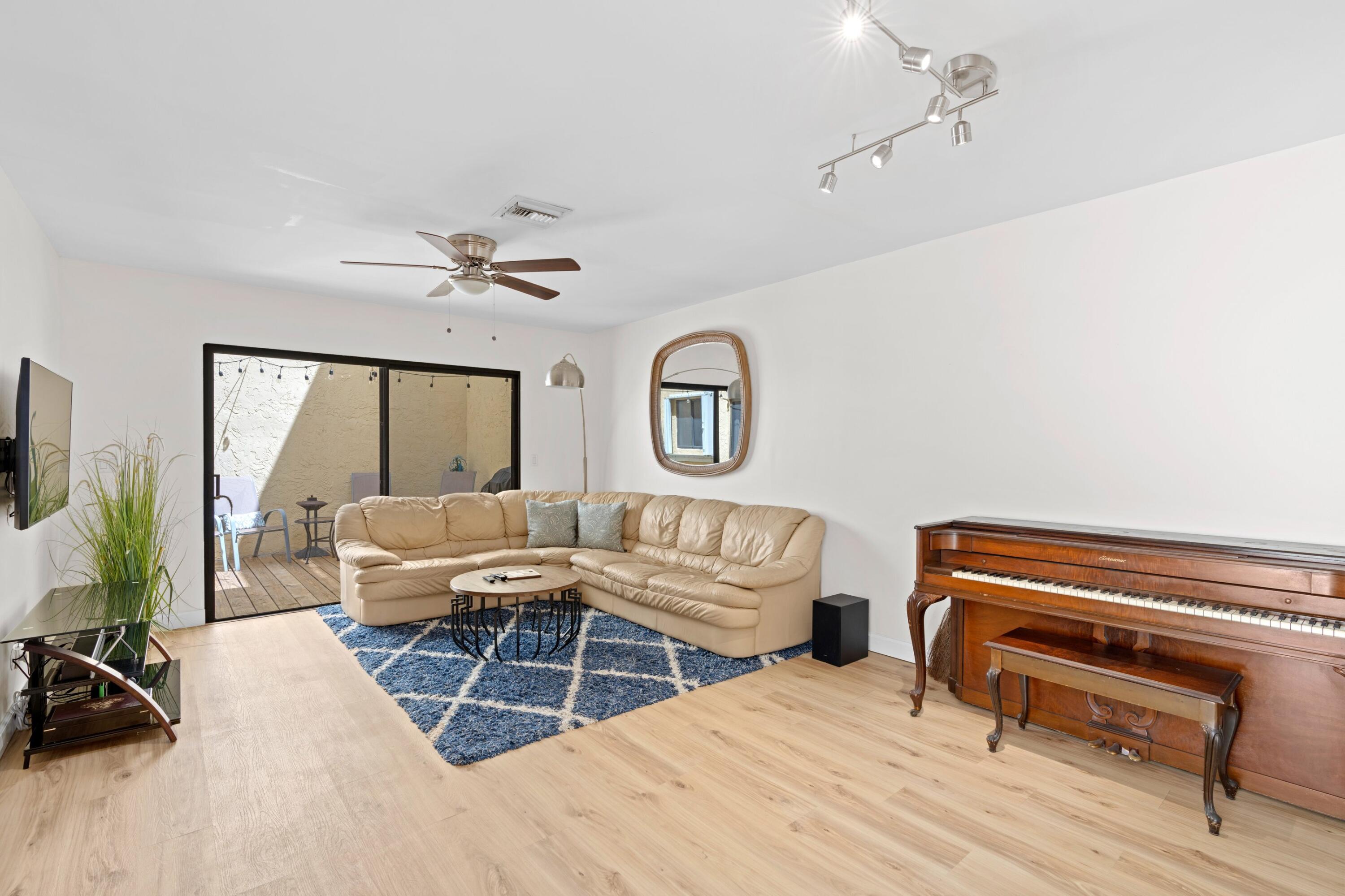 22350 Pineapple Walk Drive Boca Raton, FL 33433 - Photo 8 of 20 DSC07315.jpg-SMALL