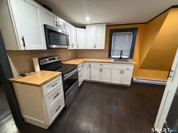 $1,800 | 3 Park Avenue, Bloomfield, CT 06002