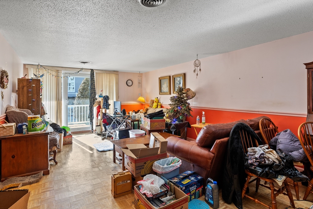 255 North Road, Unit 172 Chelmsford, MA 01824 - Photo 21 of 29 a living room with furniture and a window