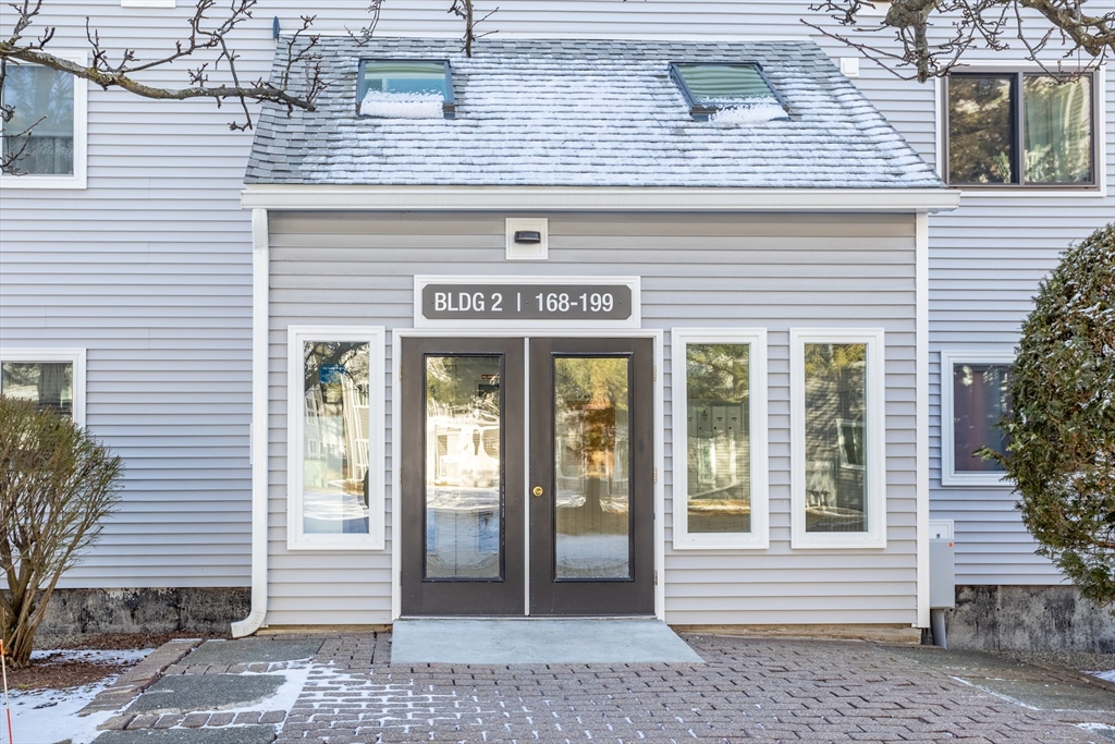 255 North Road, Unit 172 Chelmsford, MA 01824 - Photo 8 of 29 a front view of a house