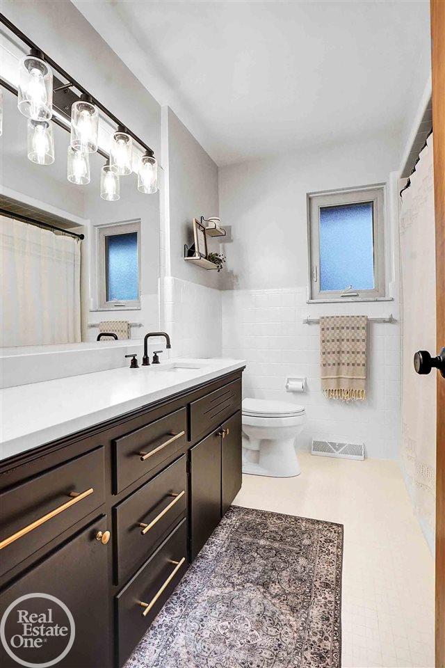 54940 Ridge Road New Baltimore, MI 48047 - Photo 15 of 25 50057845-14.JPG