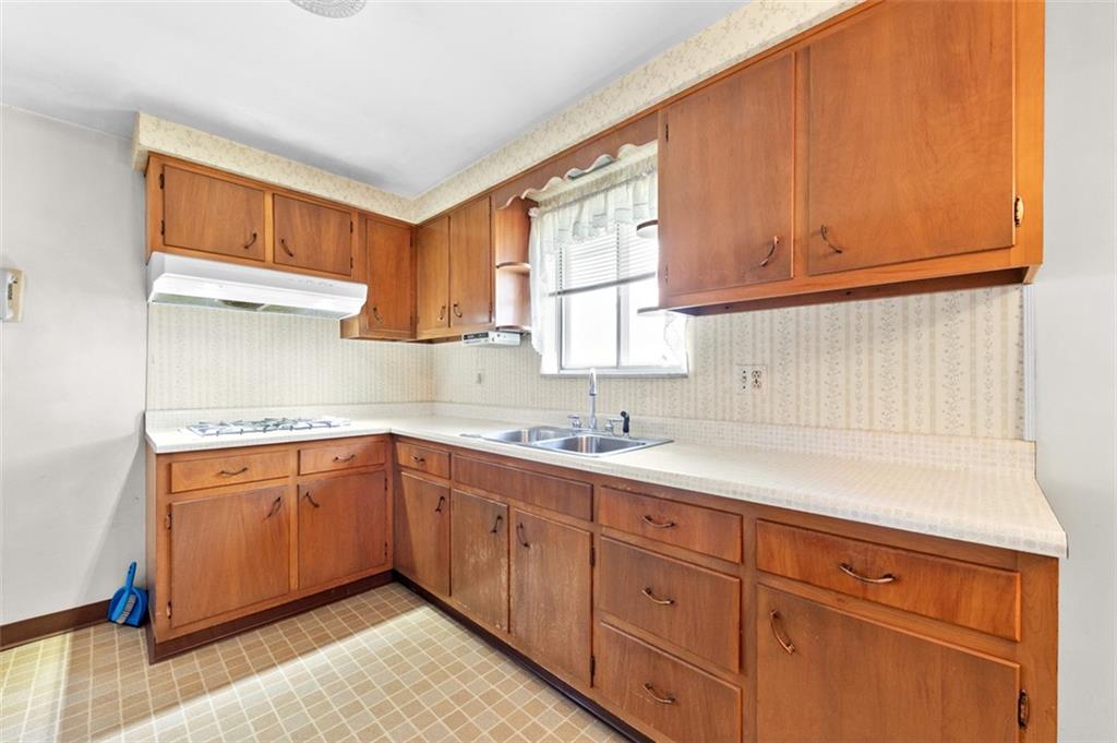 206 South Thompson Irwin, PA 15642 - Photo 14 of 33